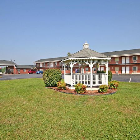 Surry Inn - Dobson Exteriér fotografie