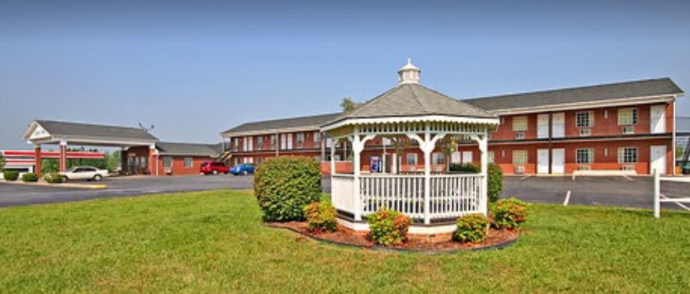 Surry Inn - Dobson Exteriér fotografie